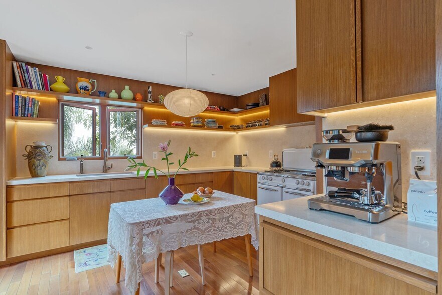 More Photos Of 1964 Vestal Ave, Los Angeles Office Residential For Sale