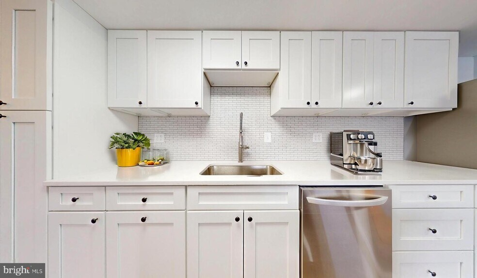 More Photos Of 4600 Duke St, Alexandria Apartments For Sale