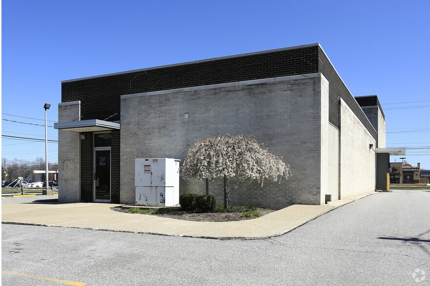 More Photos Of 14444 Pearl Rd, Strongsville Bank For Sale