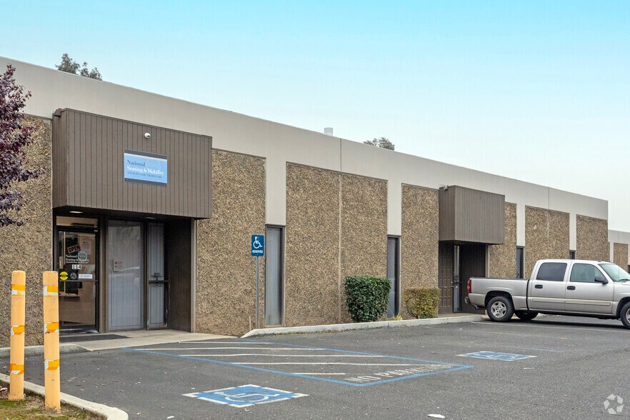 More Photos Of 4980-5010 E University Ave, Fresno Light Distribution For Lease