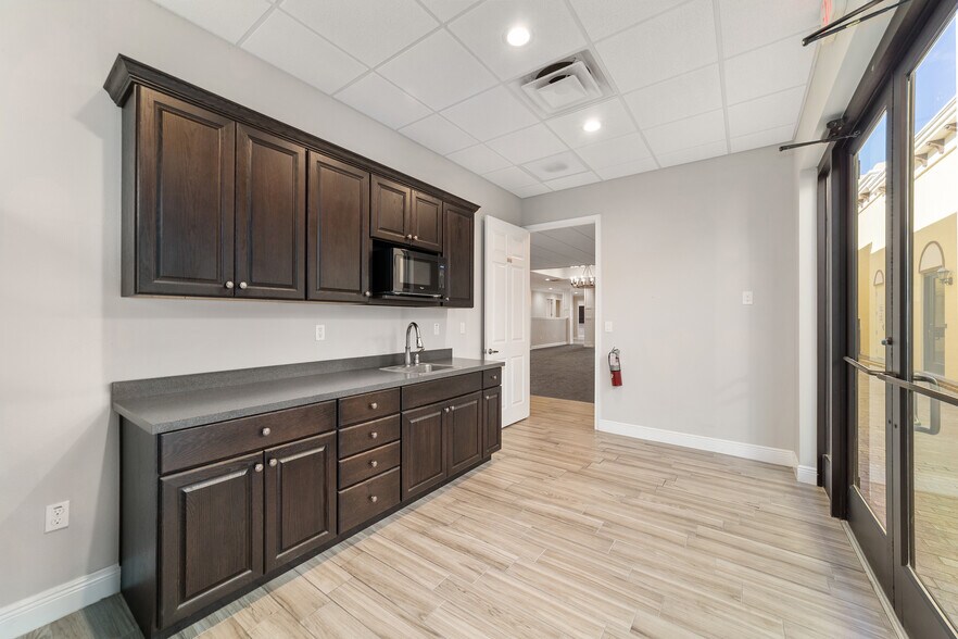 More Photos Of 809 County Road 466, The Villages Medical For Sale