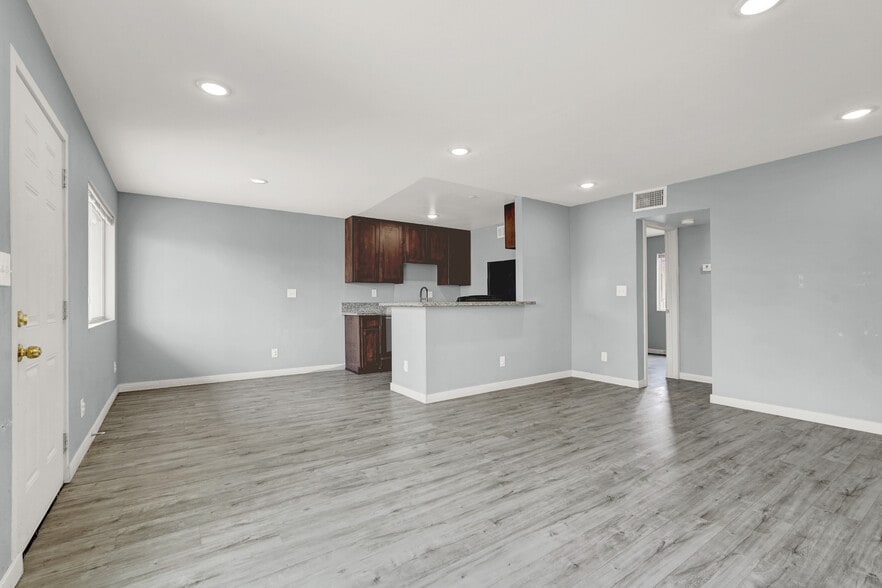 More Photos Of 521 Calcaterra Cir, Las Vegas Apartments For Sale