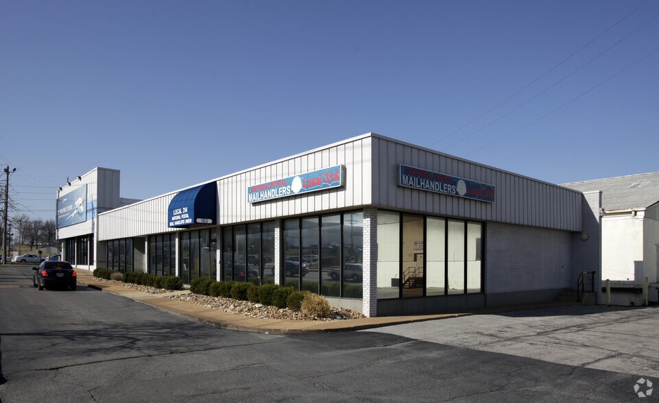 More Photos Of 5900-5914 N Lindbergh Blvd, Hazelwood Unknown For Lease