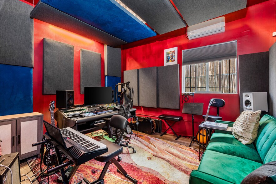 More Photos Of 3642 W 139th St, Hawthorne Movie Radio TVStudio For Lease