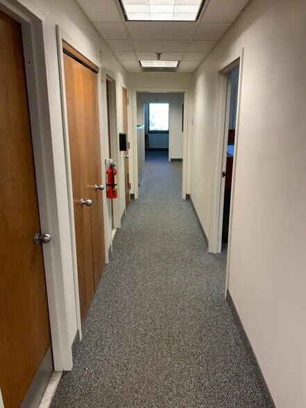More Photos Of 16 Park Way, Upper Saddle River Warehouse For Lease