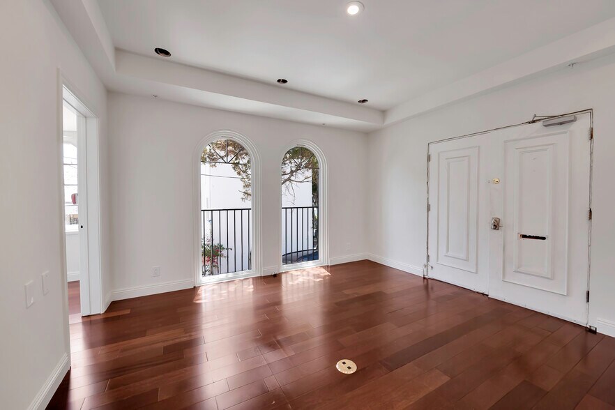 More Photos Of 1112 N Sherbourne Dr, West Hollywood Loft Creative Space For Lease