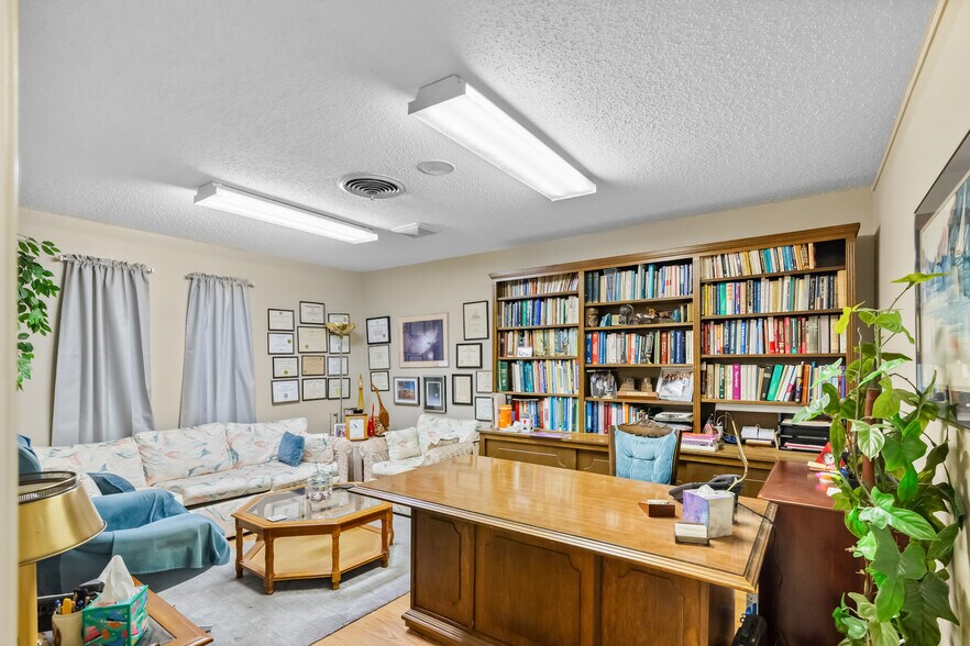 More Photos Of 1001 E Airline Rd, Victoria Office For Sale