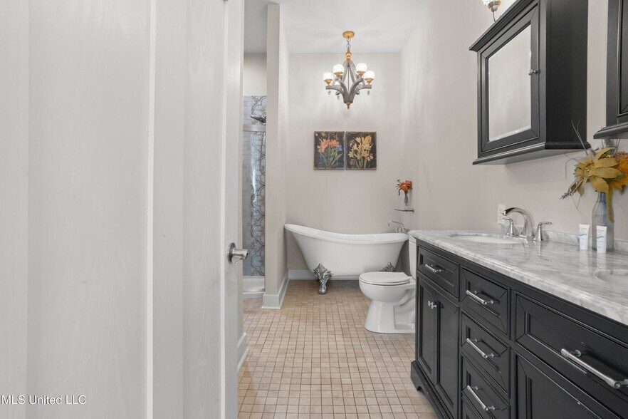 More Photos Of 647 Howard Ave, Biloxi Office Residential For Sale