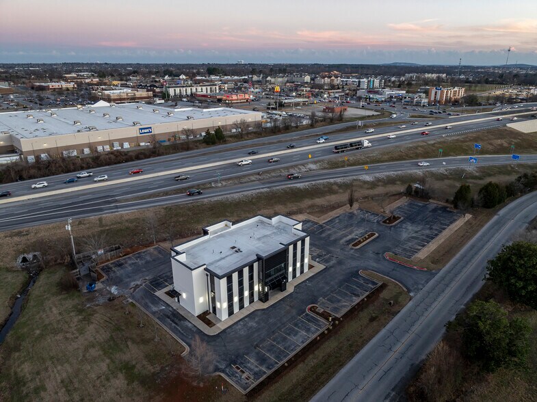 More Photos Of 3103 SE Moberly Ln, Bentonville Office For Sale