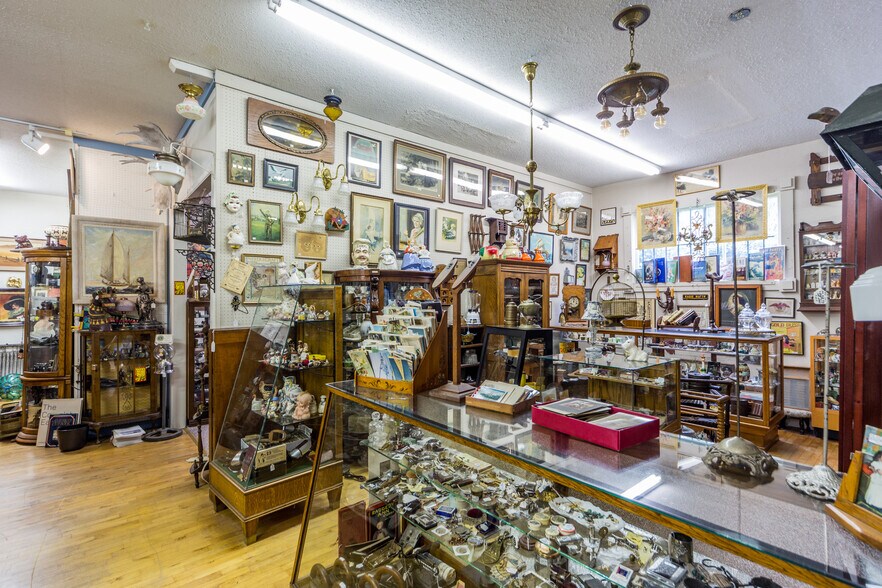 More Photos Of 802 Washington St, Port Townsend General Retail For Sale