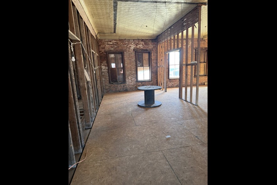 More Photos Of 115 N Main St, Lindsborg General Retail For Sale