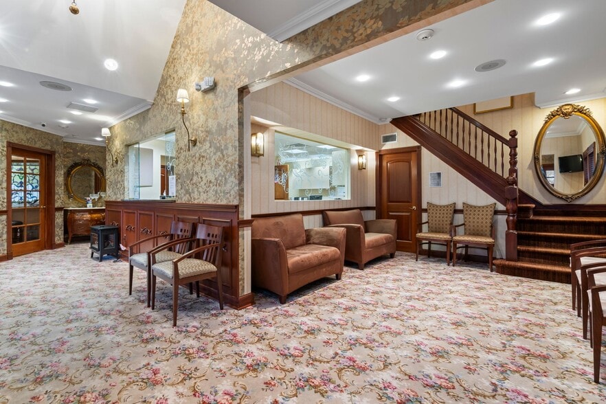 More Photos Of 29 Green St, Huntington Medical For Sale