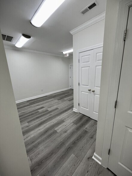 More Photos Of 8402 Six Forks Rd, Raleigh Office For Lease