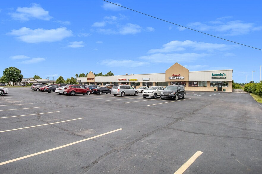 Primary Photo Of 5671-5719 Bay Rd, Saginaw Unknown For Lease