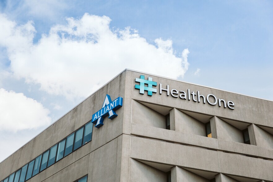 More Photos Of 201 W Waugh St, Dalton Office For Lease