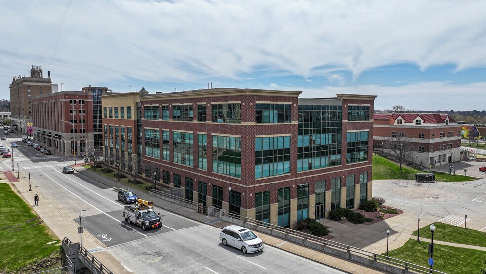 More Photos Of 11 Scott St, Wausau Office For Lease