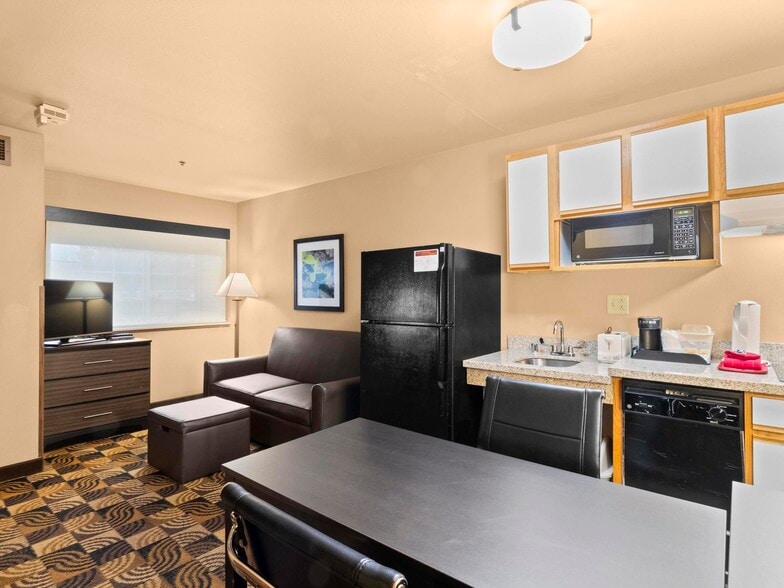 More Photos Of 1001 W College, Oak Creek Hotel For Sale