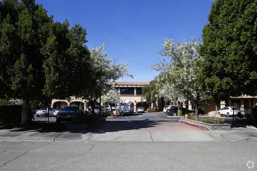 More Photos Of 265 San Jacinto River Rd, Lake Elsinore Medical For Lease