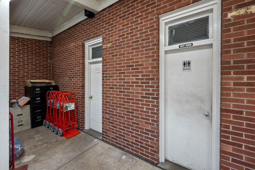 More Photos Of 602 S Jefferson St, Huntington Specialty For Sale