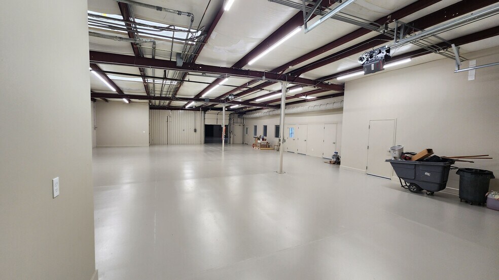 More Photos Of 272 E Kemper Rd, Loveland Industrial For Lease