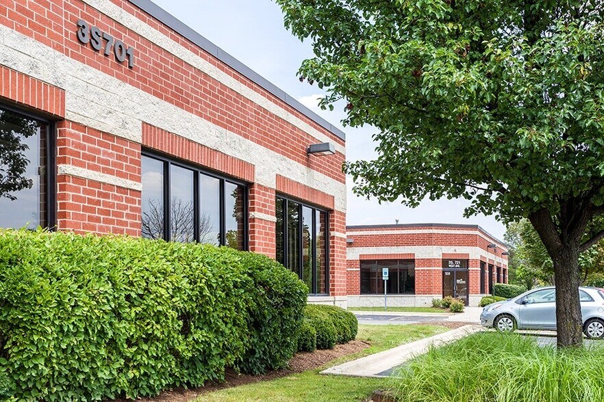 More Photos Of 3S721 West Ave, Warrenville Office For Lease