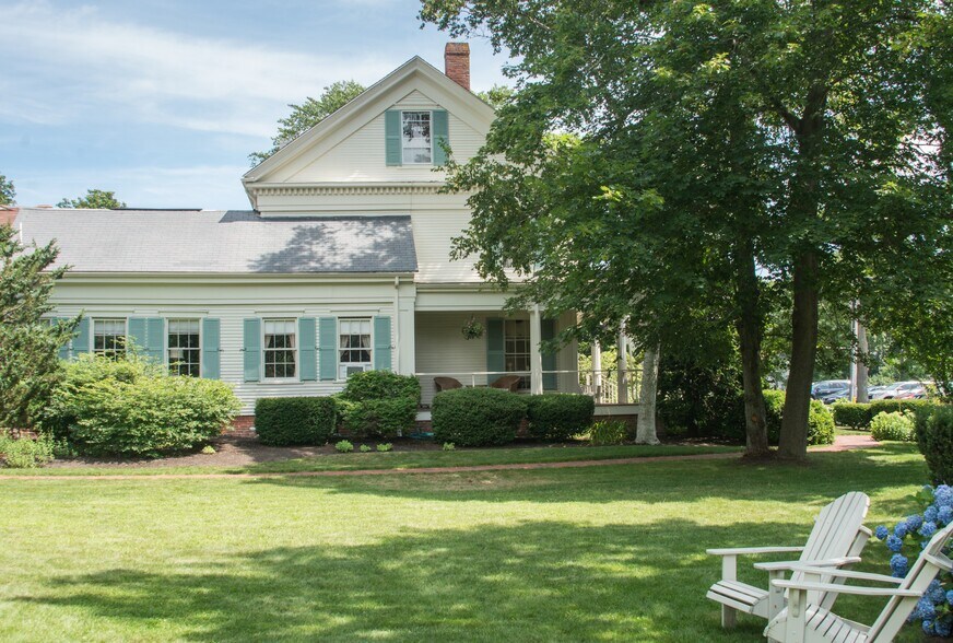 More Photos Of 308 Old Main St, South Yarmouth Hospitality For Sale
