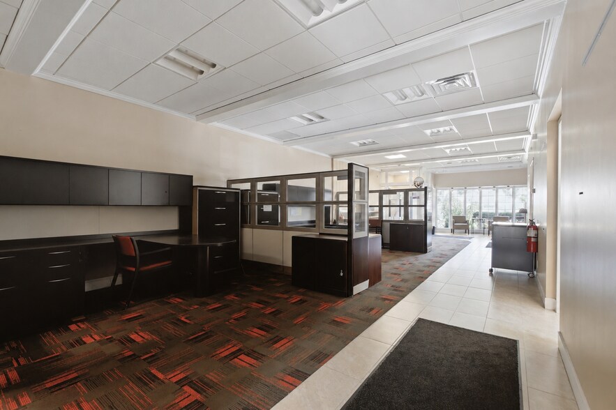 More Photos Of 56 Westchester Ave, Pound Ridge Freestanding For Lease