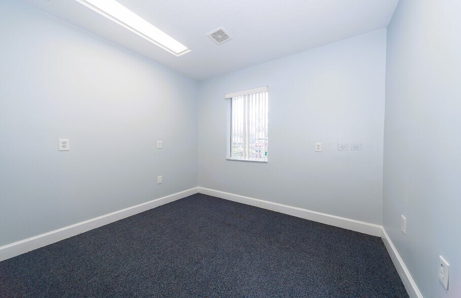 More Photos Of 2001 Manatee Ave E, Bradenton Office For Lease