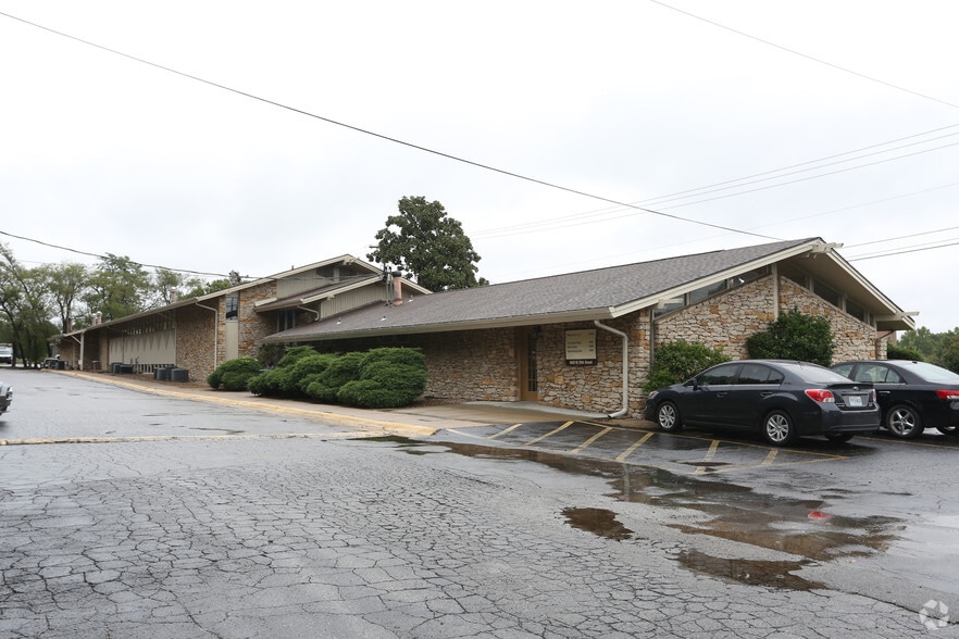 Primary Photo Of 8600 W 95th St, Overland Park Medical For Lease