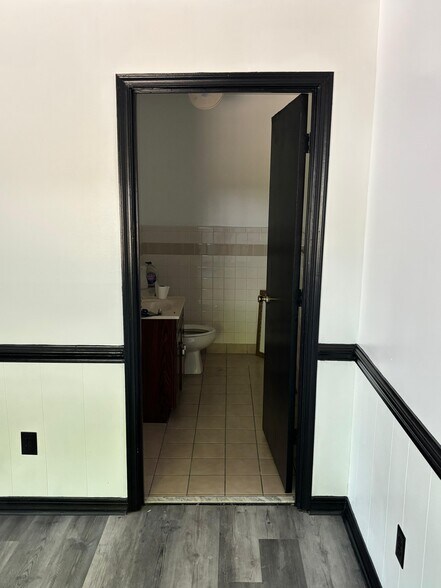 More Photos Of 11021-11025 Jefferson Ave, Newport News Auto Dealership For Sale