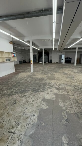 More Photos Of 210-218 Front St, Hempstead Warehouse For Lease