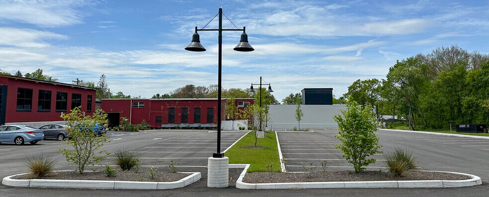 More Photos Of 7 Fisher St, Franklin Industrial For Lease