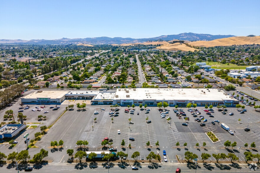 More Photos Of 2505-2525 N Texas St, Fairfield Freestanding For Lease