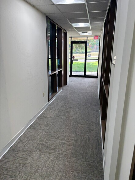 More Photos Of 1250 N Frontage Rd, Hastings Office For Lease