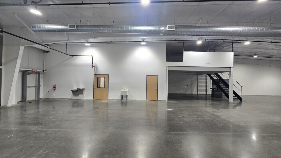 More Photos Of 197 Thunder Rd, Mooresville Light Distribution For Lease