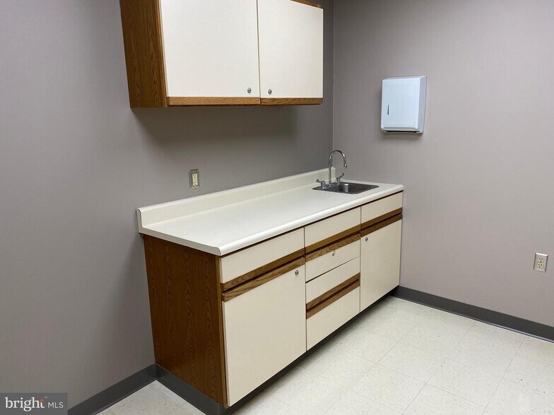 More Photos Of 20311 Lappans Rd, Boonsboro Medical For Sale