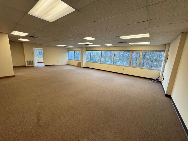 More Photos Of 1 Corwin Ct, Newburgh Medical For Lease