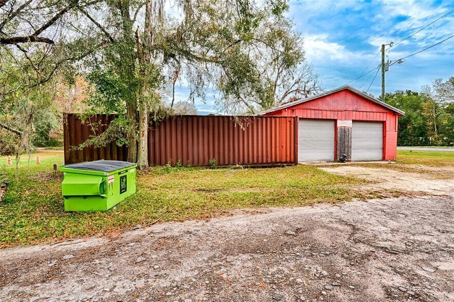 More Photos Of 7220 NE US Hwy 301, Hawthorne Warehouse For Sale