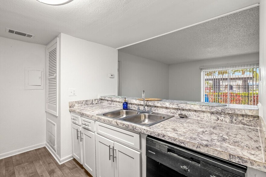 More Photos Of 7315 W Hanna Ave, Tampa Apartments For Sale