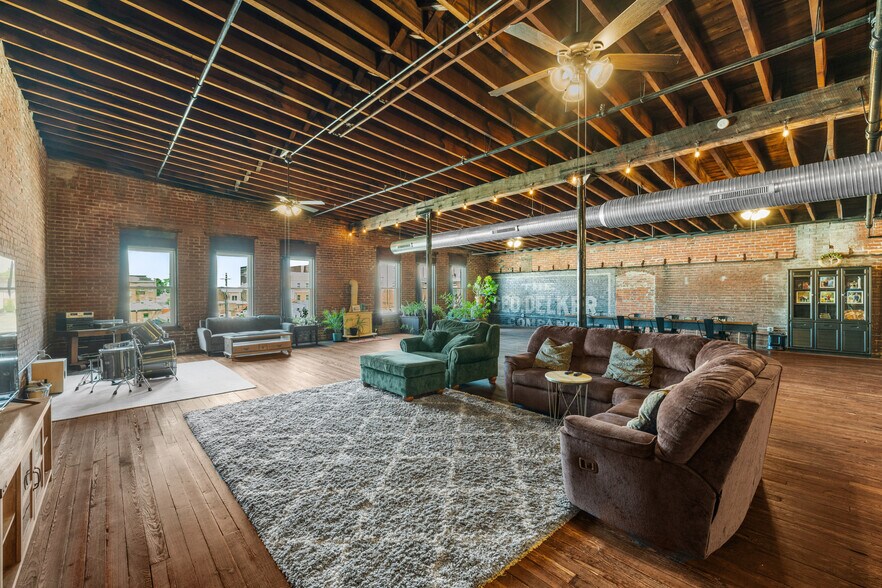 More Photos Of 120 N Elm St, Henderson Storefront Retail Residential For Sale