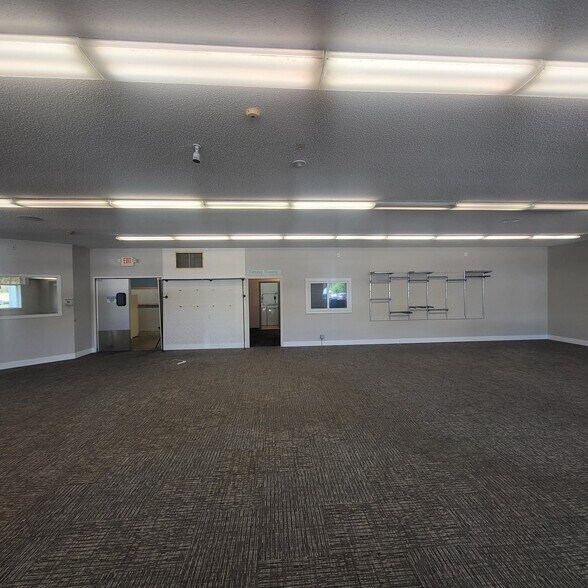 More Photos Of 602 S Rum River Dr, Princeton Freestanding For Lease