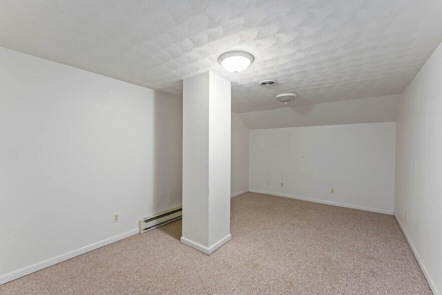 More Photos Of 105 Holbert Stretch, Dilliner Bar For Sale