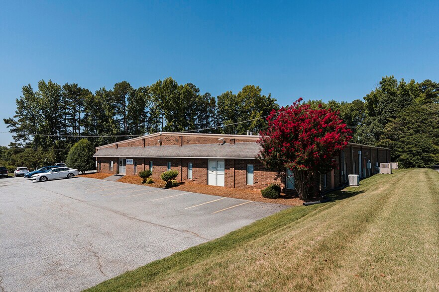 Primary Photo Of 120 Landmark Dr, Greensboro Warehouse For Lease