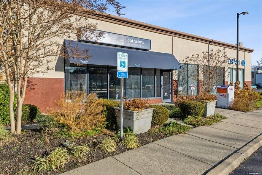More Photos Of 240 Glen Head Rd, Glen Head Freestanding For Lease