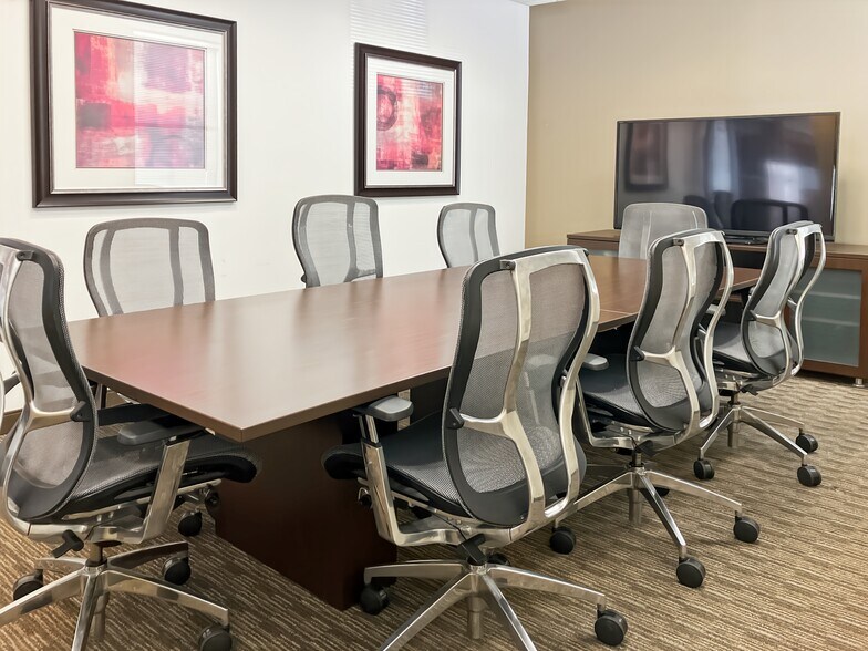 More Photos Of 100 Bull St, Savannah Coworking Space