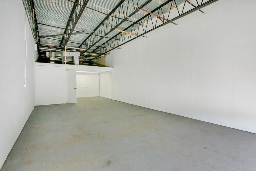 More Photos Of 1500-1536 S Dixie Hwy, Pompano Beach Showroom For Lease