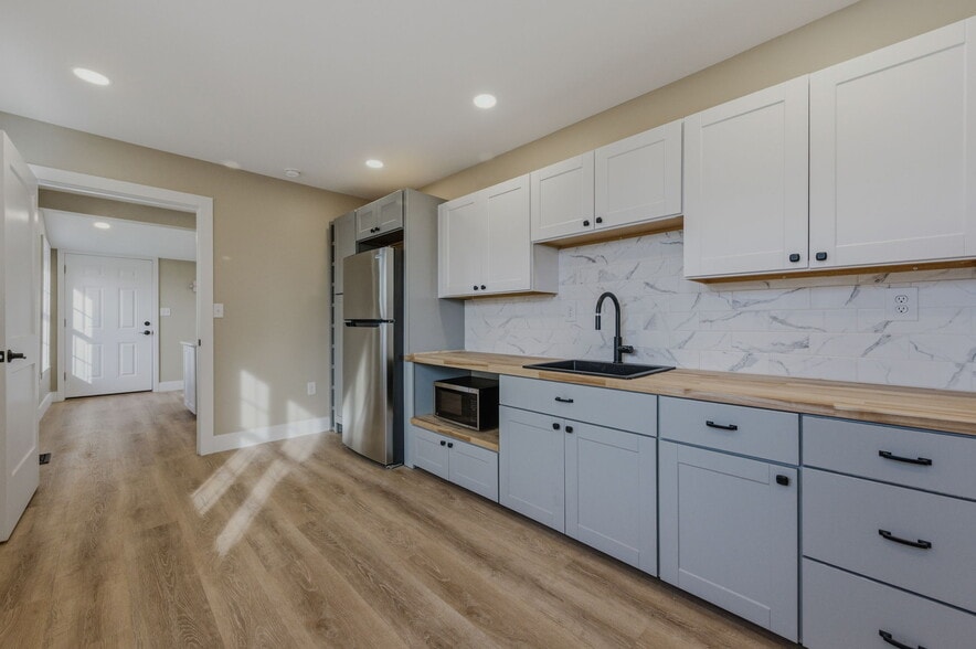 More Photos Of 2101 N Dupont Hwy, New Castle Freestanding For Sale