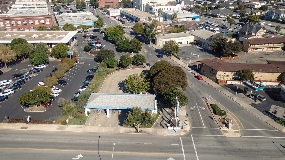 More Photos Of 27 John St, Salinas Bank For Sale