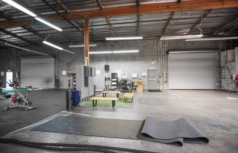 More Photos Of 6395 Cindy Ln, Carpinteria Manufacturing For Lease