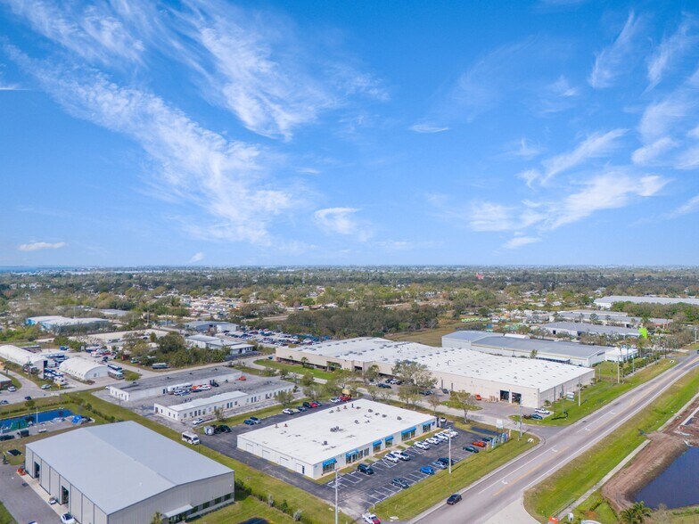 More Photos Of 1410 Commerce Blvd, Sarasota Flex For Lease